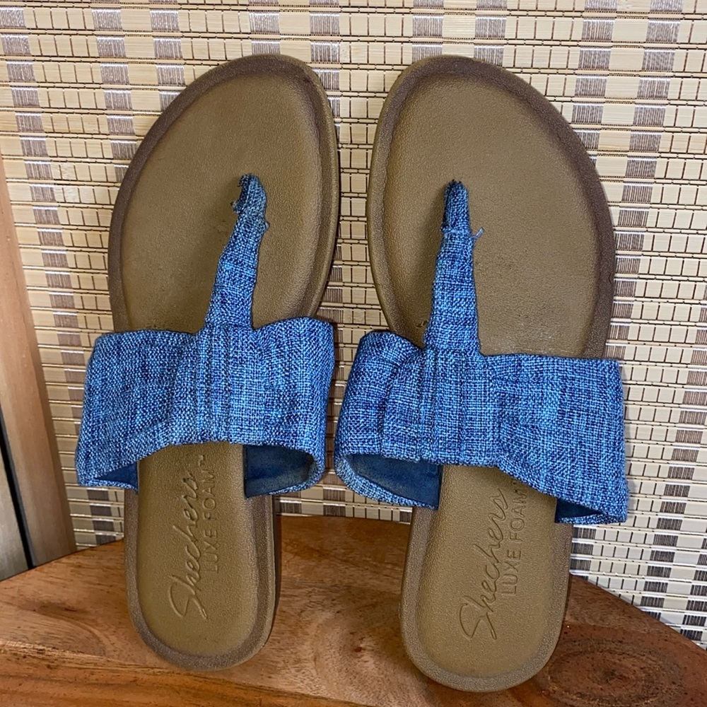🔶Skechers Luxe Foam Strappy Denim Thong Sandals Size 7